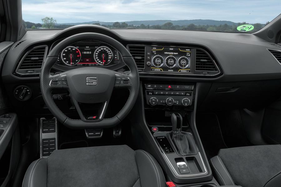 Торпедо Seat Leon ST Cupra Carbon Edition (5F) 2018 года  (WW) (фото 3 из 8)